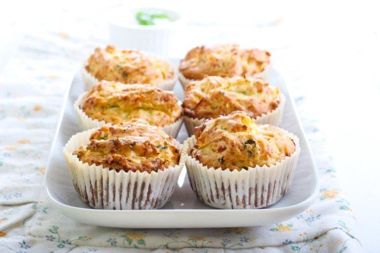 Muffins de queso con hierbas