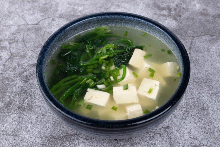 Tofu and Spinach Soup