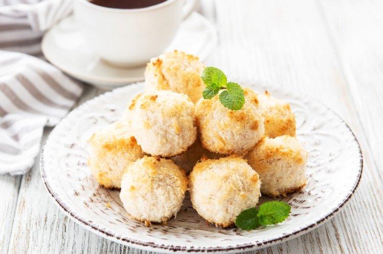 Flourless Coconut Cookies