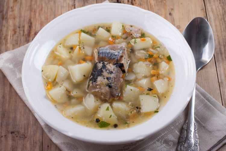 Sopa con mijo y saira enlatada