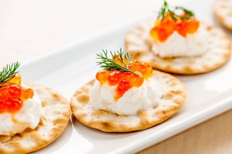 Canapés with Red Caviar and Cream