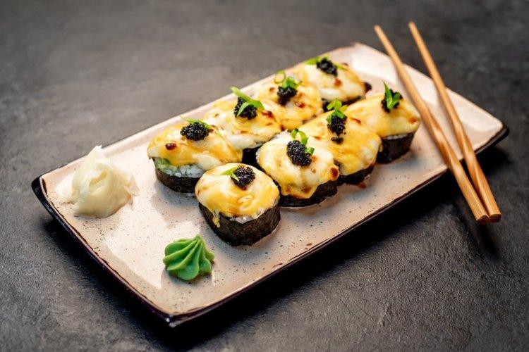 Rollos horneados con salmón y queso crema en freidora de aire