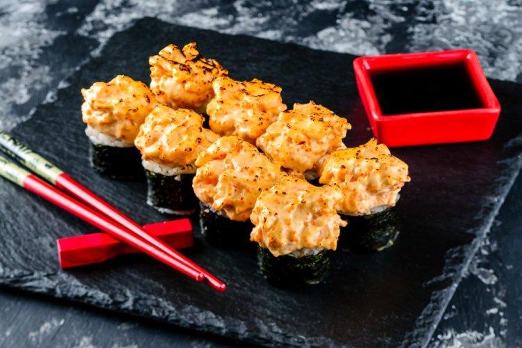 Rollos horneados con palitos de cangrejo en freidora de aire