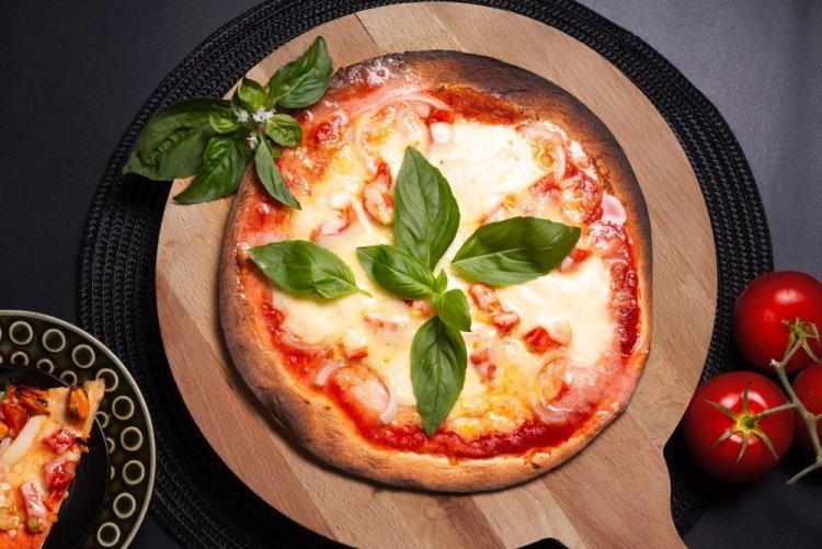Pizza Margarita en tortilla