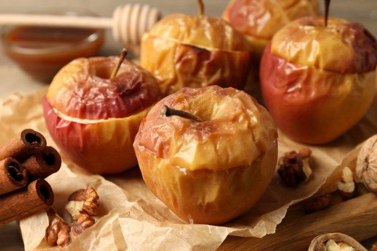 Baked Apples with Cinnamon in an Air Fryer