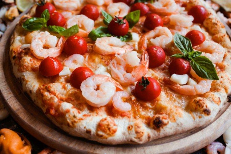 Pizza con camarones en freidora de aire