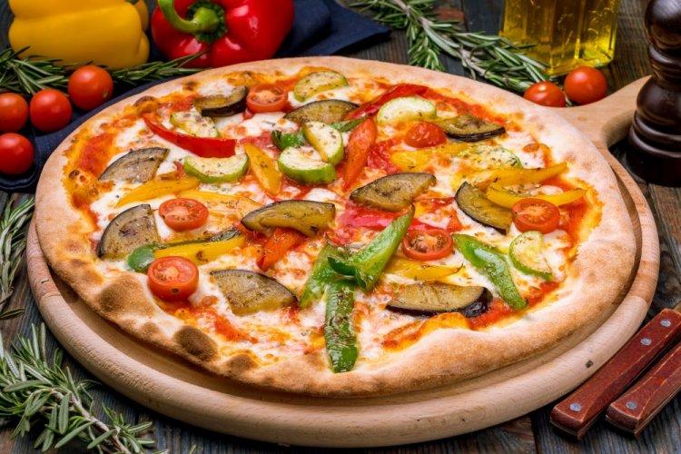 Pizza con verduras en freidora de aire