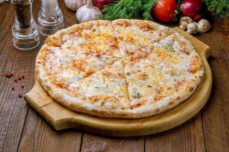 Pizza Cuatro Quesos en freidora de aire