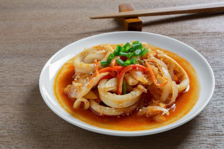Korean-Style Squid with Bell Pepper