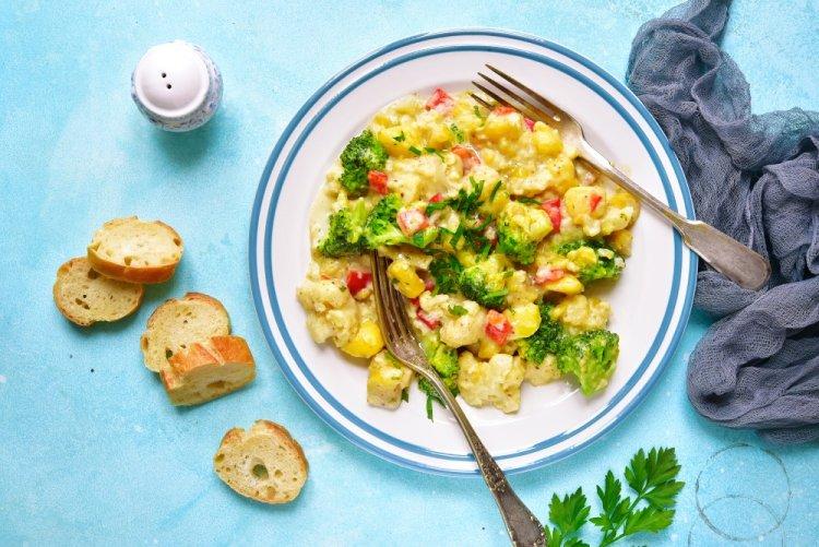 Squid with Broccoli and Cauliflower in Cream Sauce