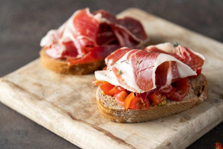 Jamón, Tomato, and Basil Bruschetta