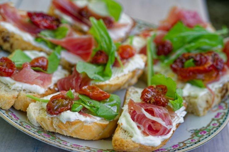 Sun-Dried Tomato and Jamón Bruschetta