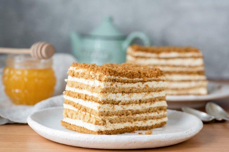 Sour Cream Frosting for Medovik (Honey Cake)
