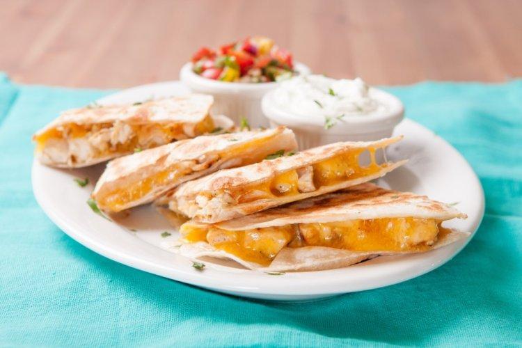 Tortilla con pollo en freidora de aire