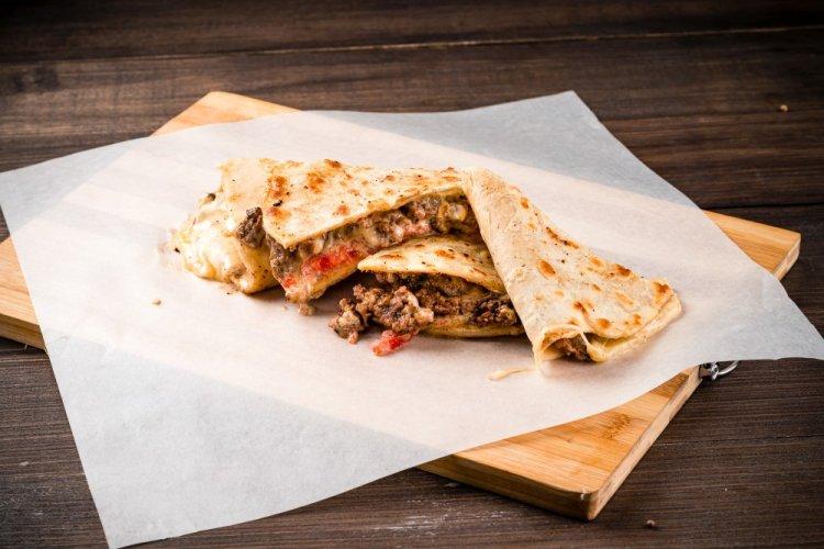 Tortilla con carne picada en freidora de aire
