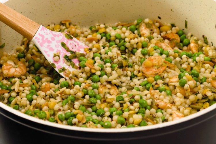 Ptitim with Shrimp and Green Peas