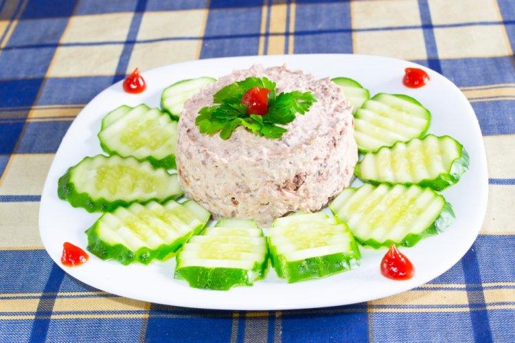 Ensalada de arroz y saira enlatada