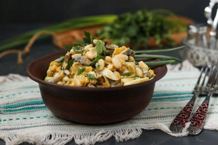 Ensalada de judías y saira enlatada