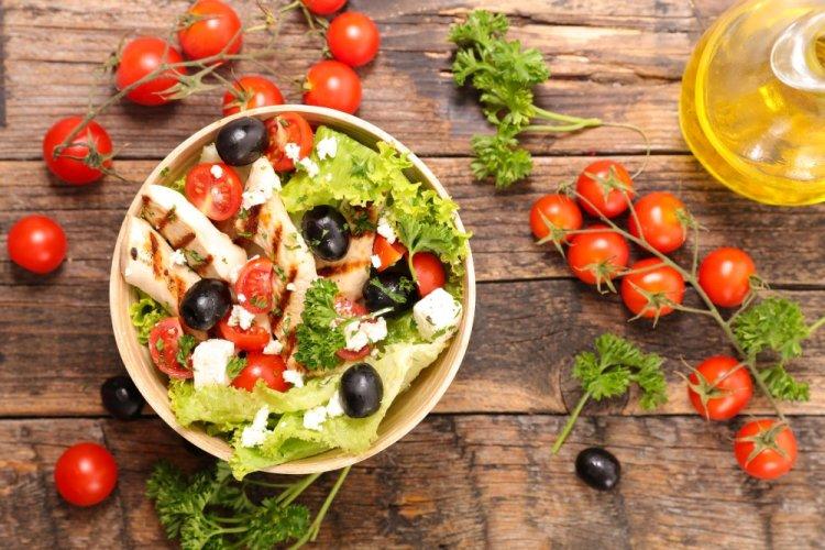 Mediterranean Chicken and Bulgur Bowl