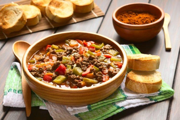 Gulash con carne de soja