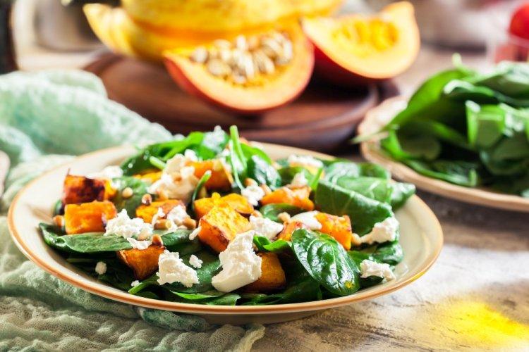 Bowl de requesón con calabaza y espinacas