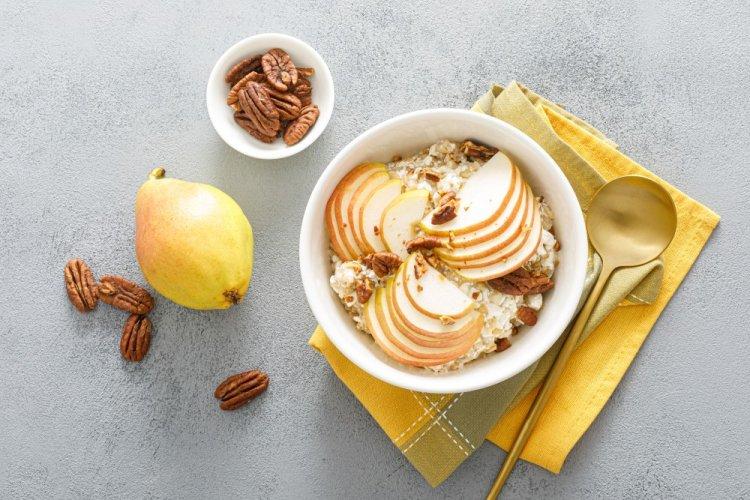 Bowl de requesón con pera y nueces