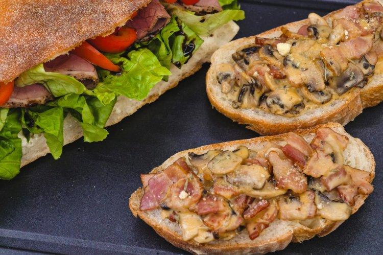 Bruschetta with Fried Mushrooms and Bacon