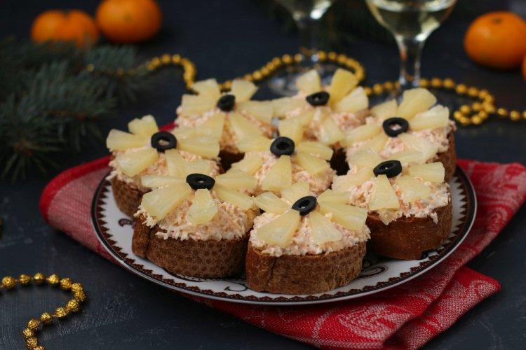 Bruschetta with Crab Sticks, Pineapple, and Chili