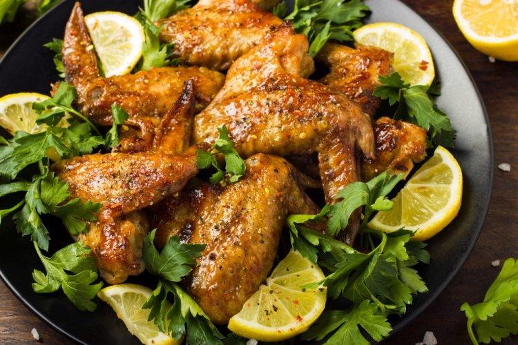 Air Fryer Chicken Wings in Honey-Soy Sauce