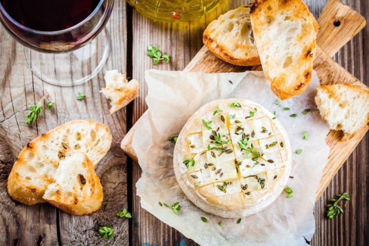 Air Fryer Baked Camembert with Croutons
