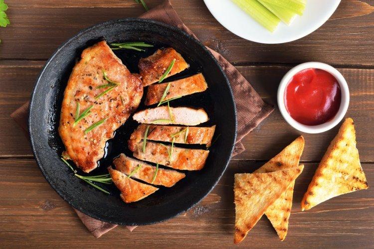 Filetes de cerdo en adobo de kéfir en freidora de aire