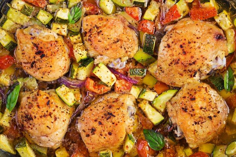 Healthy Chicken Thighs with Zucchini and Tomatoes