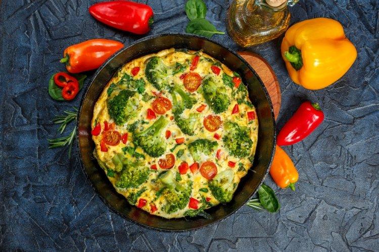 Healthy Frittata with Broccoli and Cherry Tomatoes
