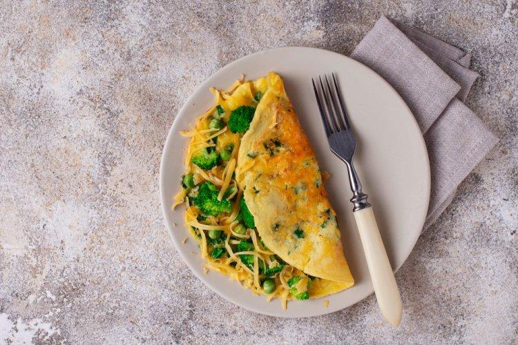 Omelet with Broccoli and Cottage Cheese