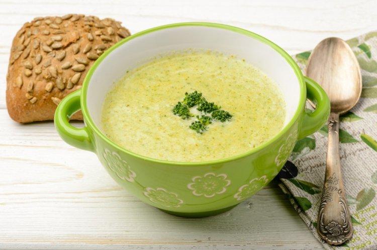 Healthy Broccoli Cream Soup with Coconut Milk