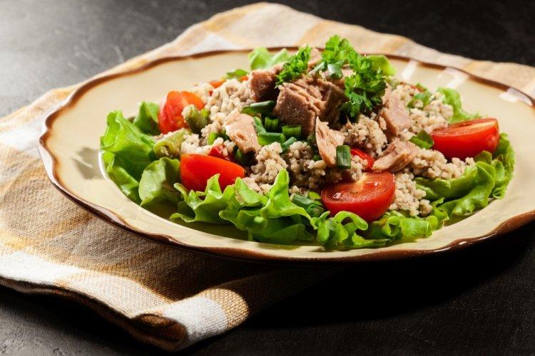 Cuscús con atún y tomates