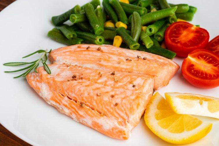 Steamed Trout Fillet with Garlic and Herbs