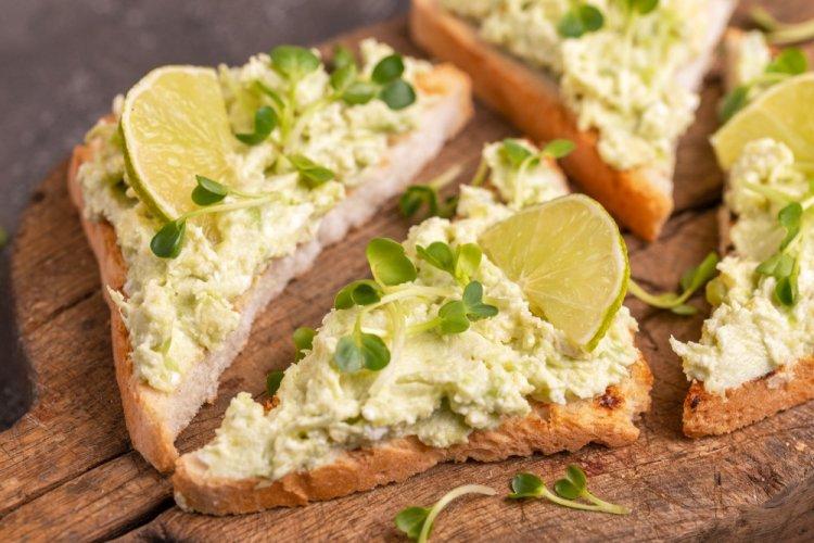 Healthy Cottage Cheese Spread with Avocado