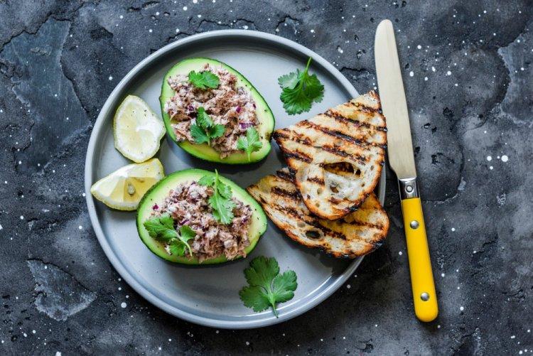Healthy Avocado Boats with Tuna