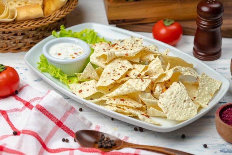 Chips de lavash con hierbas provenzales en freidora de aire