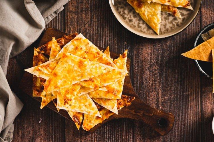 Chips de lavash con parmesano en freidora de aire