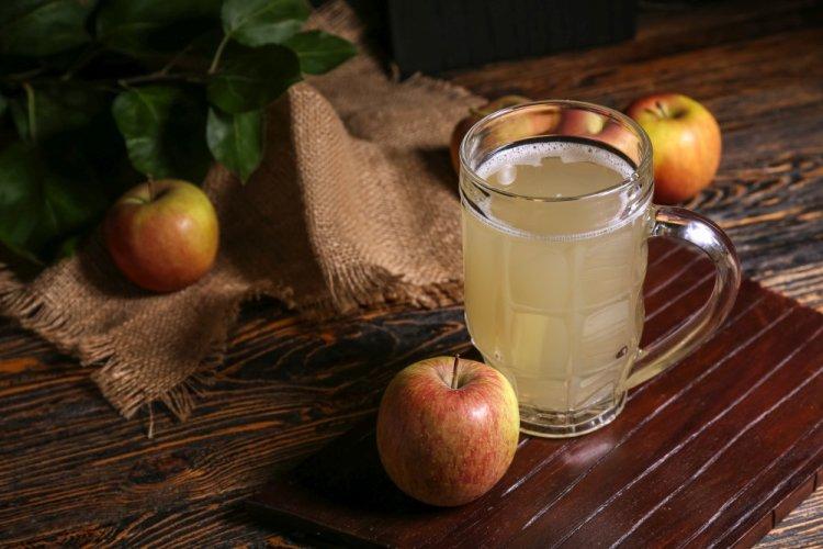 Kvas de alerce con manzanas y canela