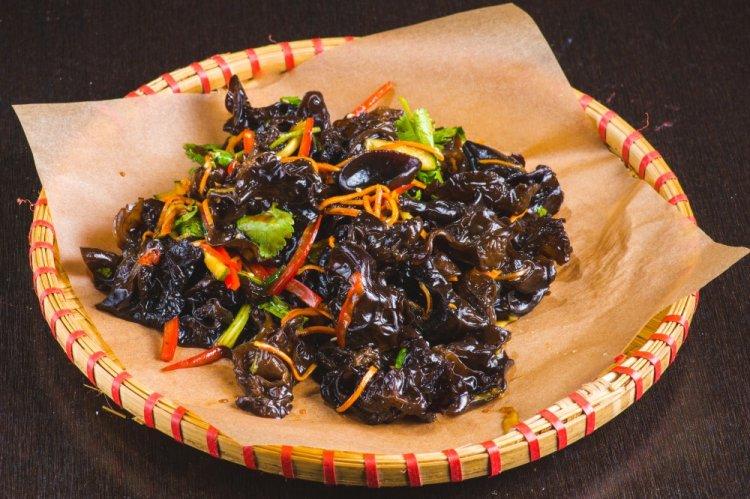 Ensalada de zanahoria y setas de madera