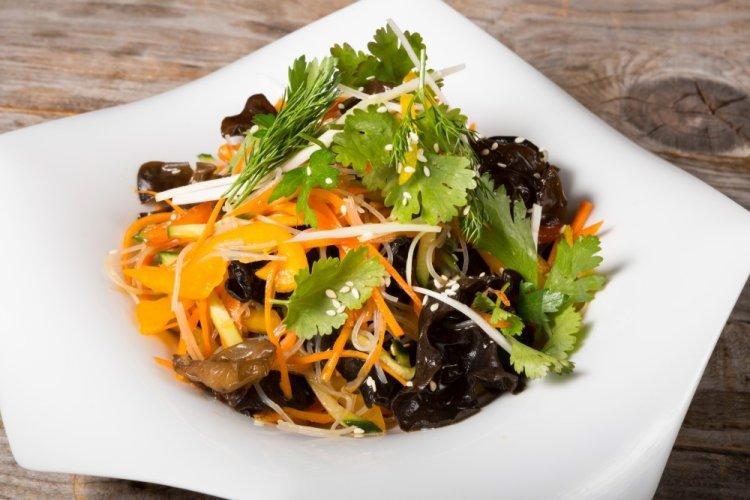 Ensalada de setas de madera al estilo coreano