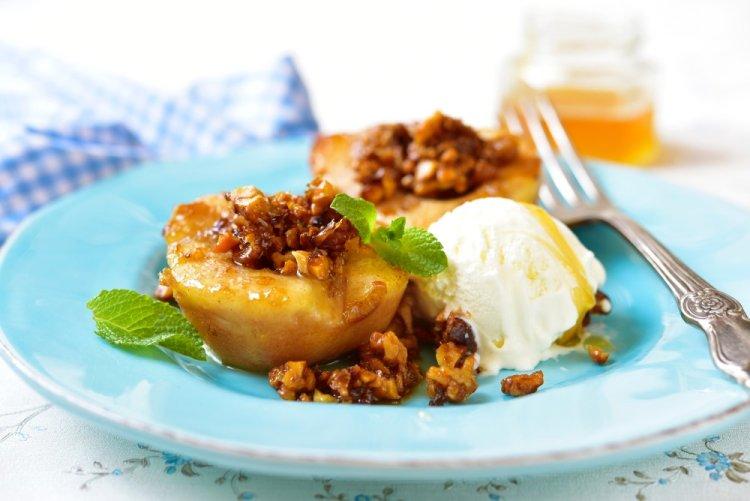 Pears with Honey and Walnuts in the Oven