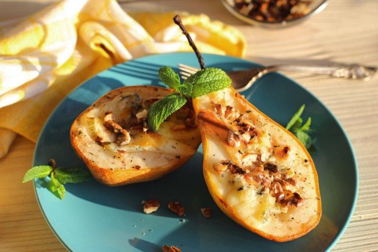 Pears Baked with Cheese in the Oven