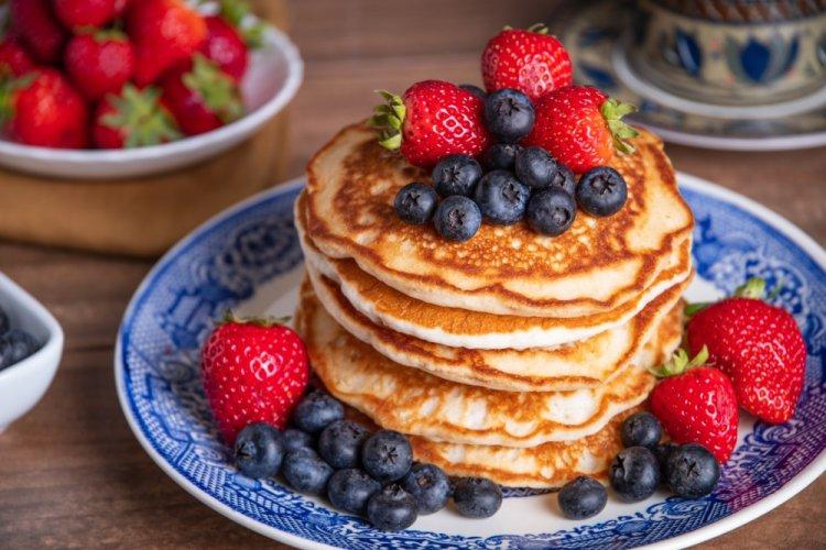 Cottage Cheese Pancakes with Yogurt and Rice Flour