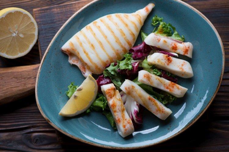 Grilled Squid with Lemon and Garlic