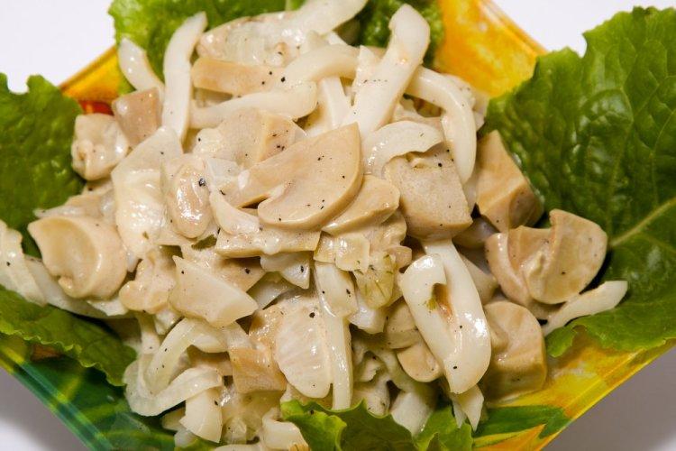 Healthy Squid with Mushrooms in Yogurt Sauce