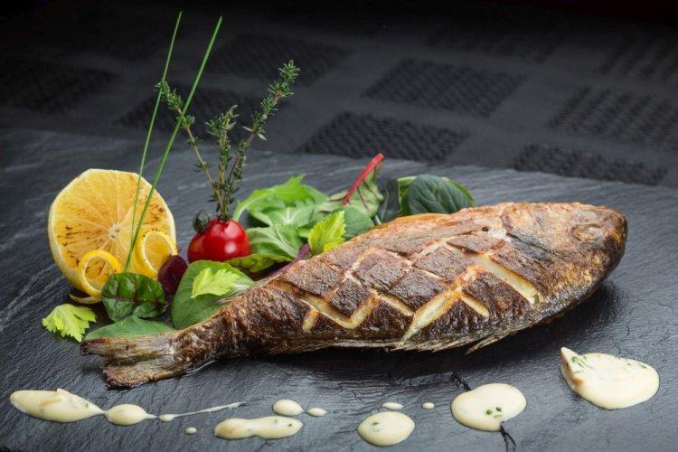 Crucian Carp with Garlic and Paprika in an Air Fryer